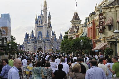 迪士尼梦幻联动，美国旅交会点亮全球旅行新期待